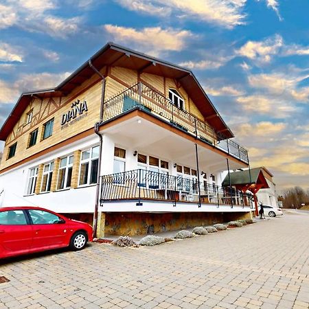 Hotel Diana Stráža Екстериор снимка