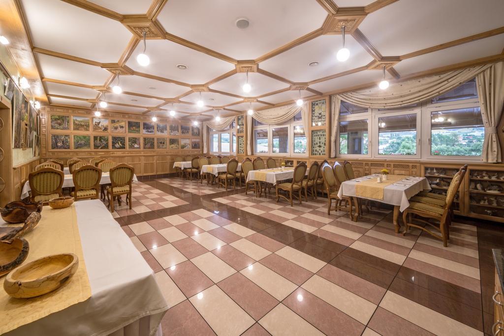 Hotel Diana Stráža Екстериор снимка