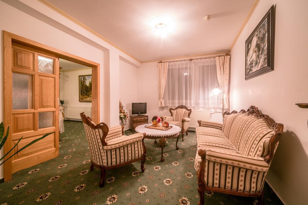 Hotel Diana Stráža Екстериор снимка