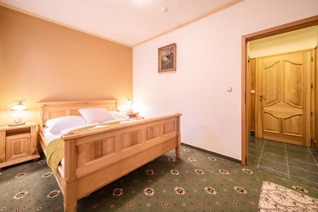 Hotel Diana Stráža Екстериор снимка